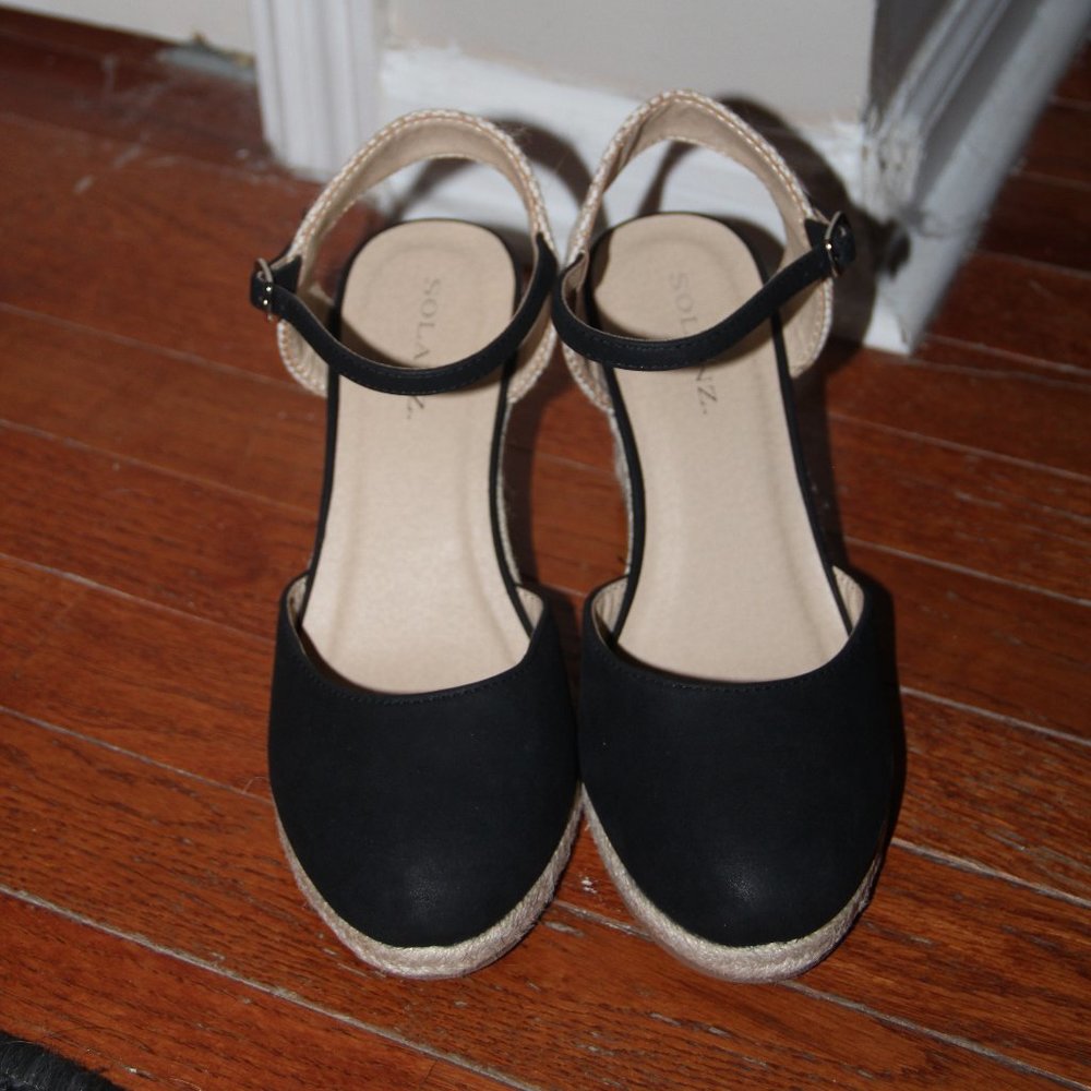 Solanz Black and Tan Wedges